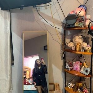 Meet your Posher, Leslie